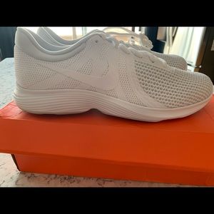 Women’s Nike Revolution (white, 10.5)